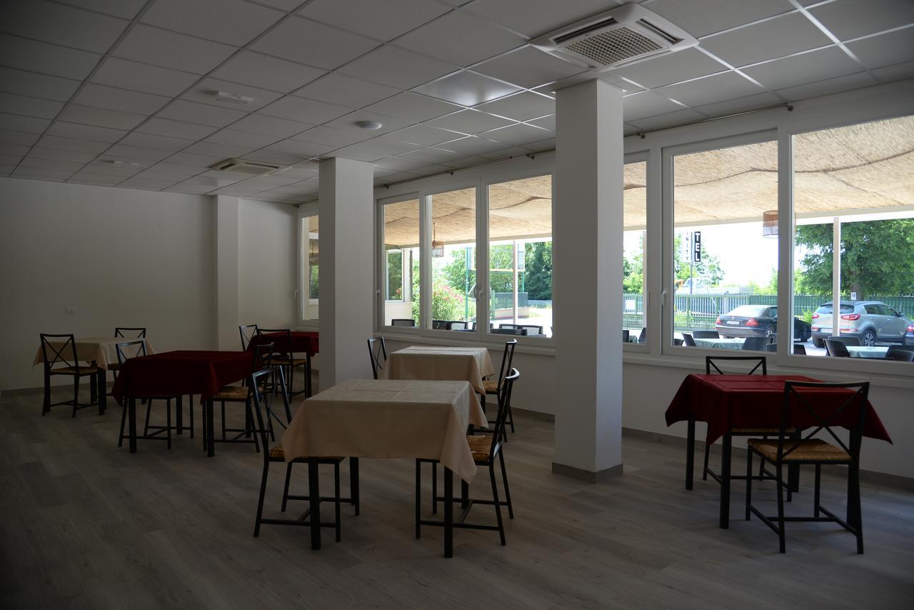 Infinity Cervia Exterior foto