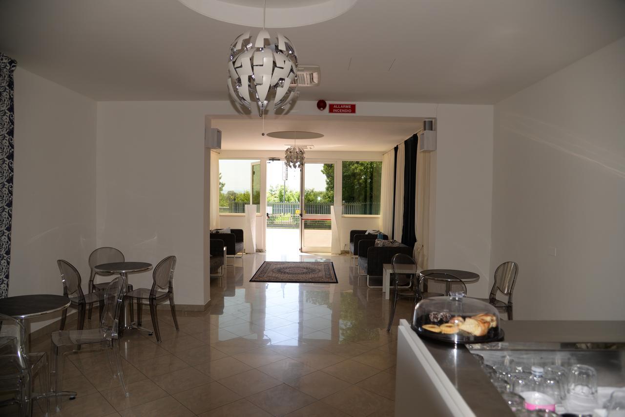 Infinity Cervia Exterior foto