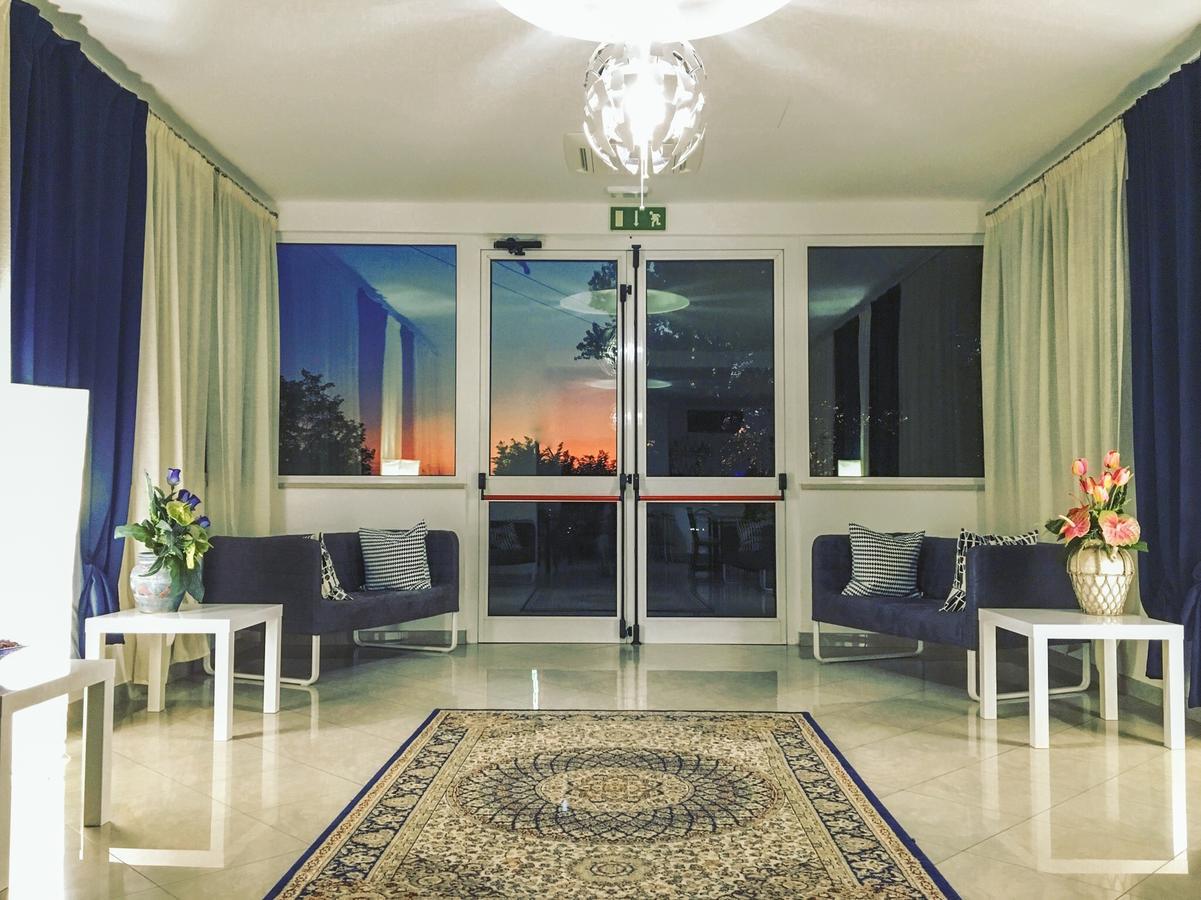 Infinity Cervia Exterior foto