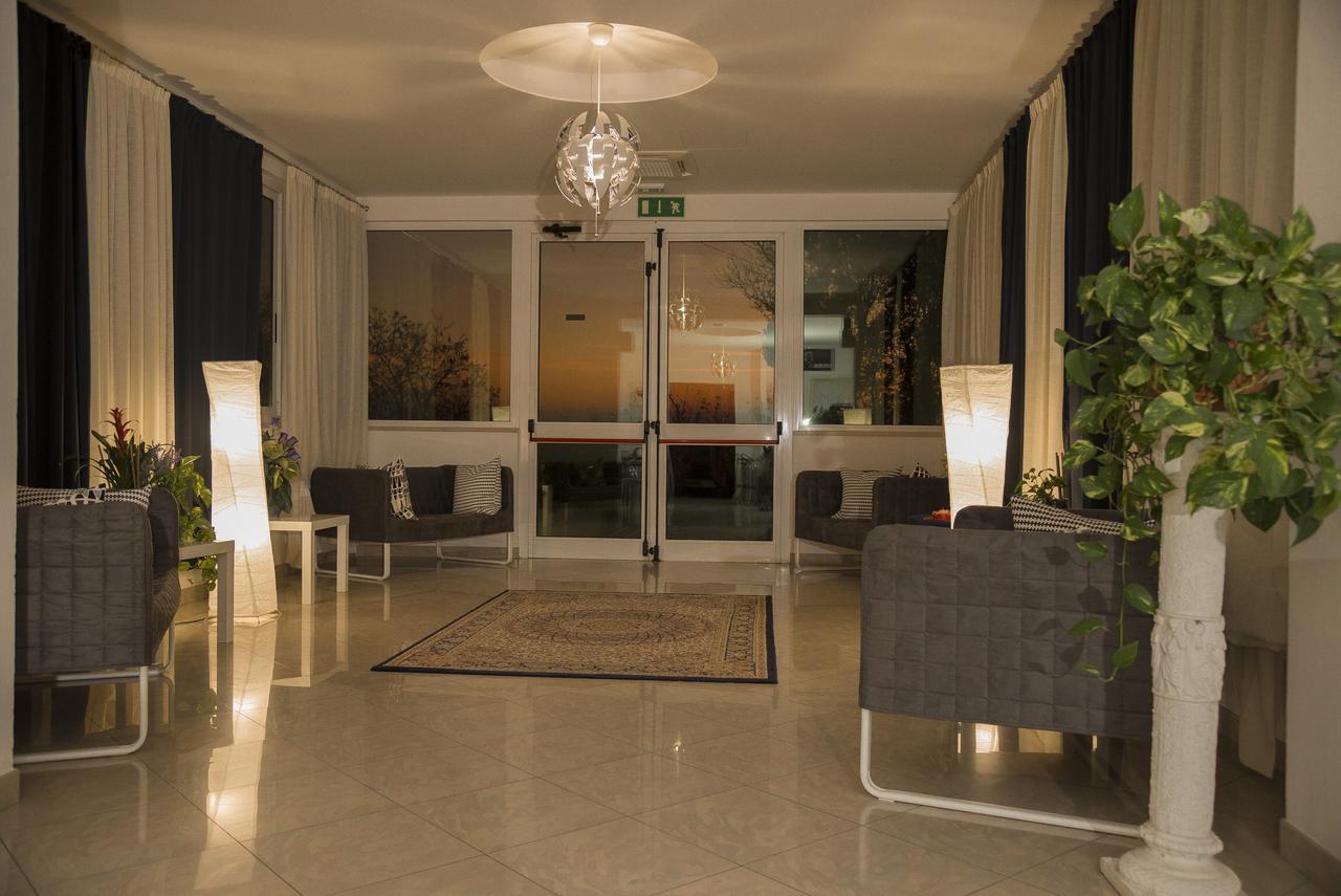 Infinity Cervia Exterior foto